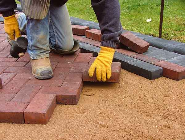 how-to-lay-block-paving.webp