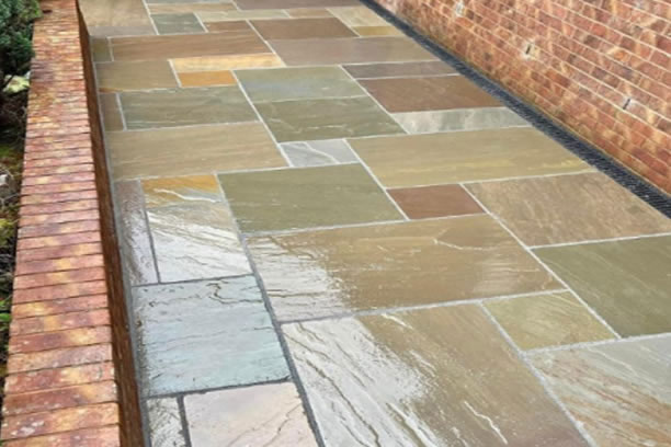AHH the beauty of Natural Paving, the way no two Flagstones are the same when using Indian Sanstone, the colours in the grain just make you think WOW !