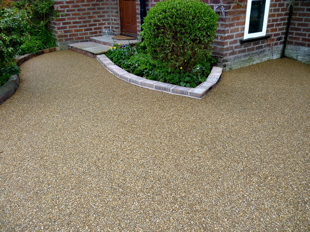 Seamless and durable resin bound surface, adding beauty and functionality to outdoor areas in Newcastle upon Tyne by Paving Newcastle